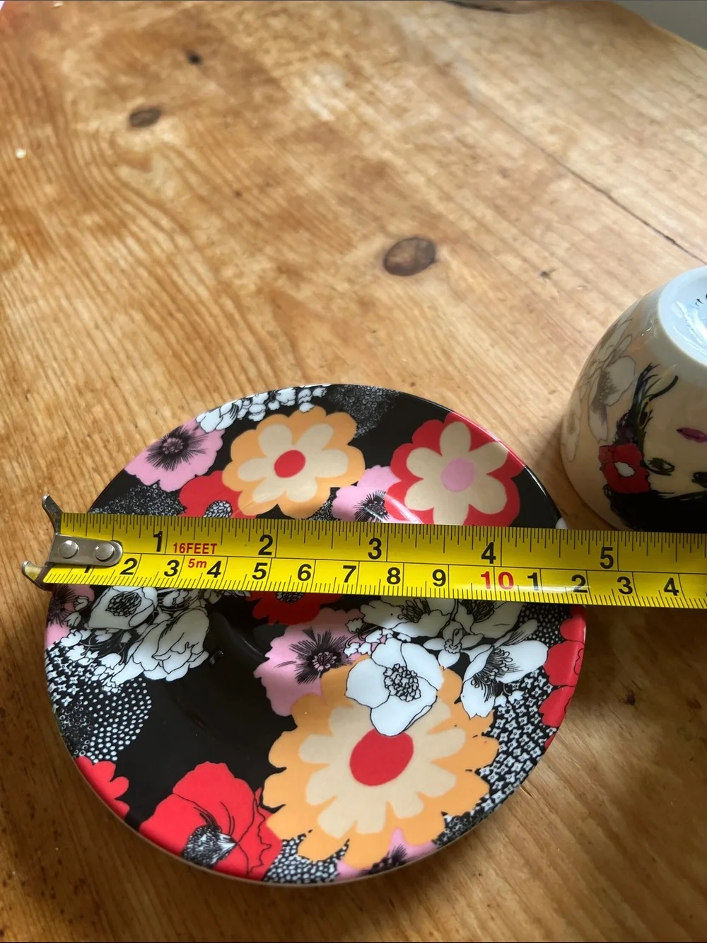 Rare Volver espresso cup and saucer 2009 illy Art designed by Pedro Almodóvar.